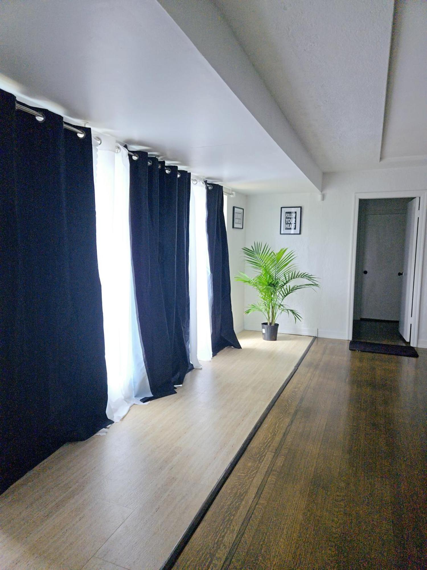 Cozy Stylish Black & White Design Room In The Heart Of Vancouver! Private Parking, Self Check-In & Just 4 Mins To Metrotown! Exterior foto